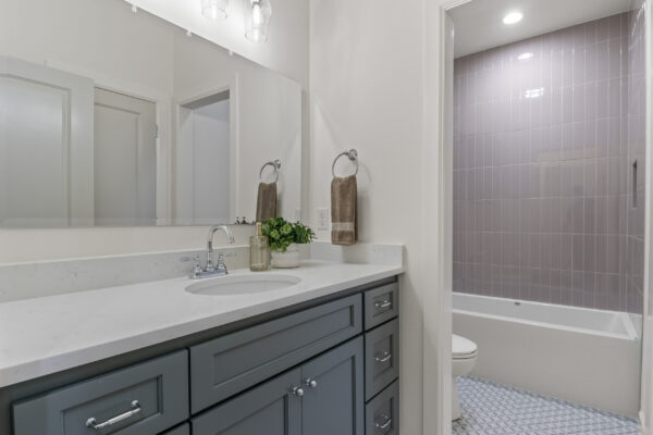 48-print-606 S Tall Chief Ave - Skiatook, OK-65-guestbath 48-print-606 S Tall Chief Ave - Skiatook, OK-65-guestbath