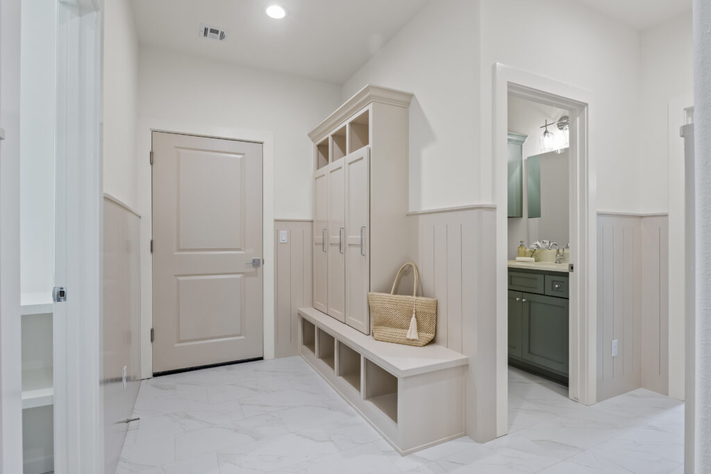 55-print-606 S Tall Chief Ave - Skiatook, OK-mudroom